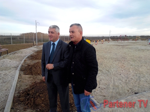 tutuianu si primar poiana