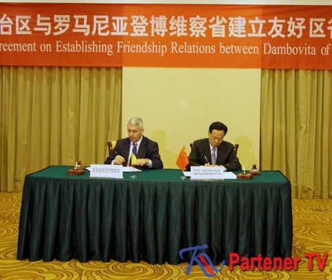 FOTO. Preşedintele CJ Dâmboviţa, Adrian Ţuţuianu a semnat înțelegerea privind stabilirea de relații de prietenie între Județul Dâmbovița şi Regiunea Autonomă Guangxi Zhuang din China