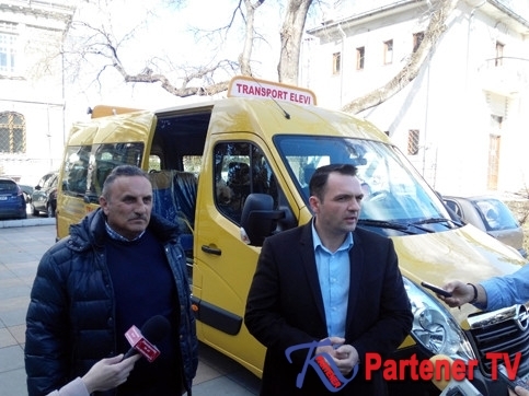 VIDEO. De luni, 15 februarie,primăria Târgovişte asigură transport şcolar gratuit pentru elevii din Priseaca