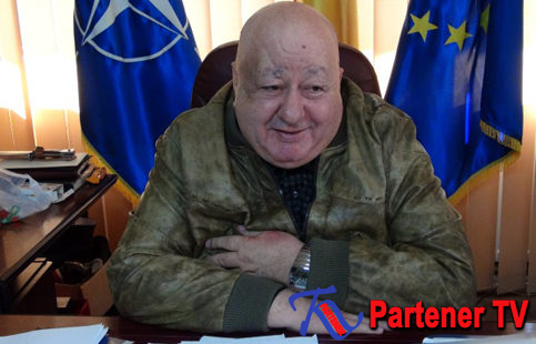 VIDEO. AFACERE pe spinarea elevilor. Primarul din Butimanu a tras pe dreapta microbuzul şcolar şi a închiriat altul contra sumei de 3200 de euro pe lună