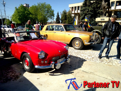 VIDEO. Târgovişte, unul dintre cele 21 de oraşe din ţară unde a avut loc Parada Retromobil de Primăvară