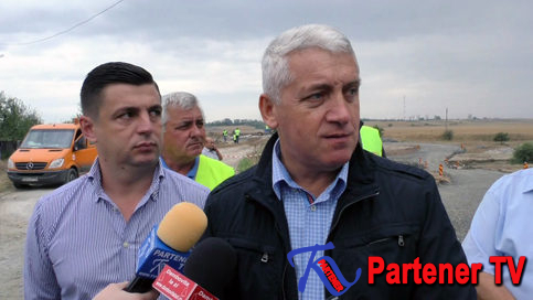 VIDEO. Se cere MOBILIZARE pe DJ 701 Corbii Mari-Gratia, mijloace şi resurse suplimentare pentru a finaliza lucrările de asfaltare