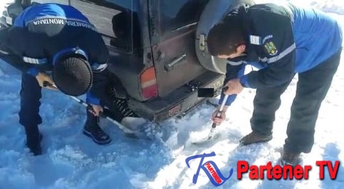 VIDEO. Trei turiști aflați în dificultate în Masivul Montan Bucegi, au fost sprijiniți de jandarmii montani