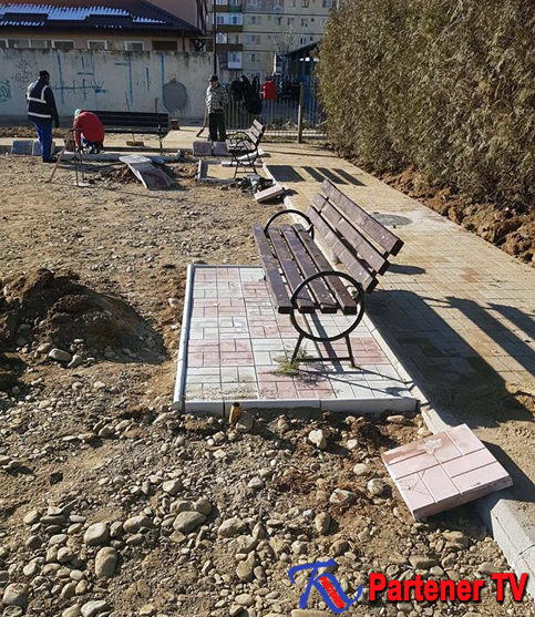 Locul de joacă din microraionul nr. VI, zona pieţei Select,în plin proces de modernizare