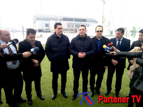 VIDEO. FRF, Primăria Târgovişte şi CJ Dâmboviţa construiesc un teren de fotbal la Complexul Turistic de Nataţie Târgovişte