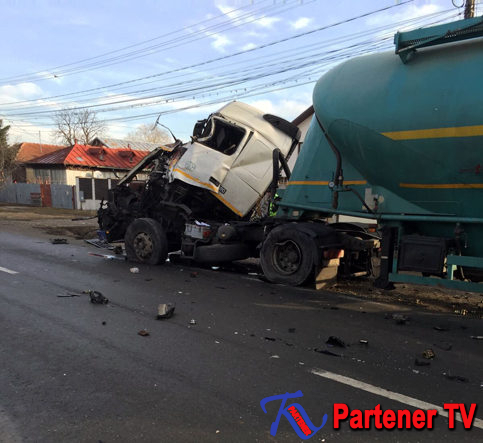VIDEO. Accident între două TIR-uri pe DN71, zona Bâldana
