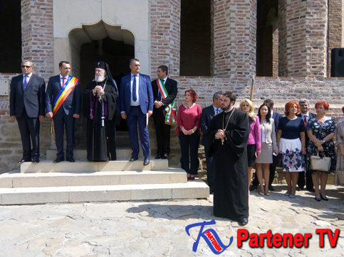 VIDEO. Procesiune cu Icoana Maicii Domnului -Ocrotitoarea Municipiului Târgoviște, prin centrul orașului, până la Curtea Domnească