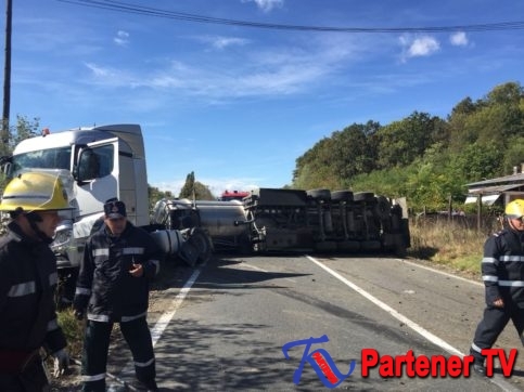 O cisternă plină cu motorină s-a răsturnat în comuna IL Caragiale