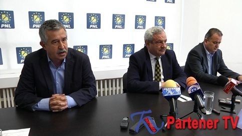 VIDEO. Conferinţă de presă PNL Dâmboviţa susţinută de Gabriel Plăiaşu, Gabriel Grozavu si Virgil Guran