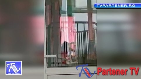 VIDEO. IMAGINI ŞOCANTE CU O ASISTENTĂ de la Secţia de Pediatrie Târgovişte, în timp ce brusca un bebeluş.CONDUCEREA SPITALULUI ÎI VA DESFACE CONTRACTUL DE MUNCĂ