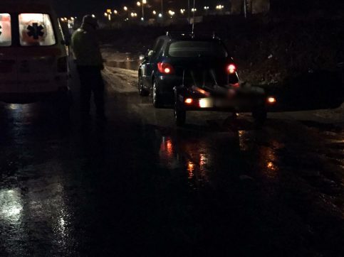 A accidentat un bărbat şi a fugit de la locul accidentului.Poliţiştii i-au dat de urmă