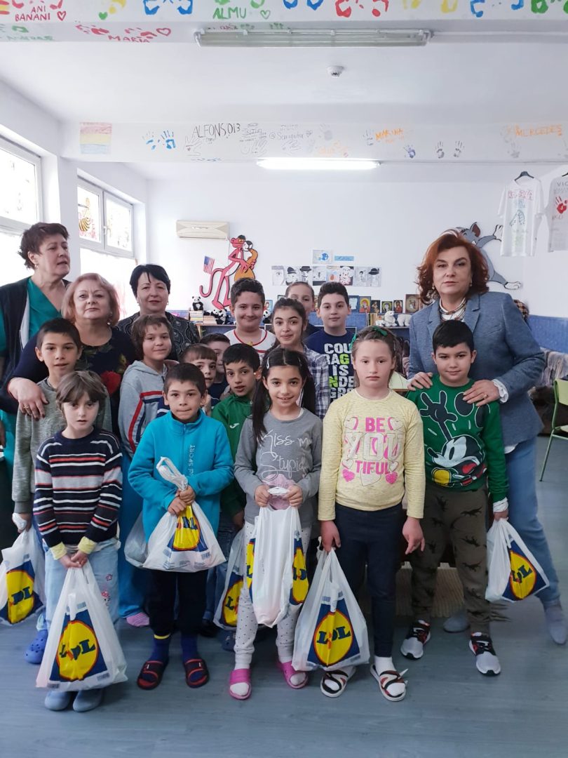 Iepurașul a ajuns la copiii din Centrul de zi de la Găești