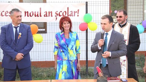 VIDEO. Clopoțelul a sunat şi la Răzvad. Primăria şi CL Răzvad le-au pregătit şi anul acesta surprize preşcolarilor şi şcolarilor