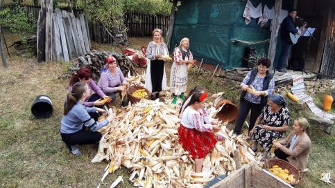 VIDEO. Clăcile de altădată, reînviate pe dealurile cătunului Puieşti, din comuna dâmboviţeană Ocniţa