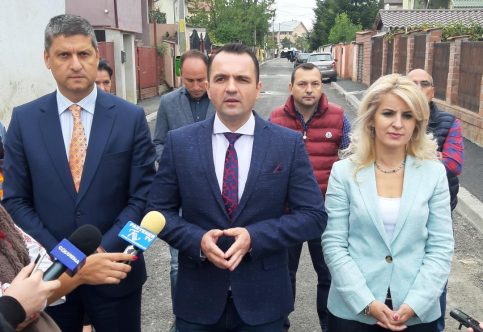 VIDEO. Se toarnă al doilea strat de asfalt pe strada Tighina din Târgovişte