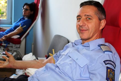 “Salvează o viaţă alături de jandarmii dâmboviţeni! Donează sânge!”