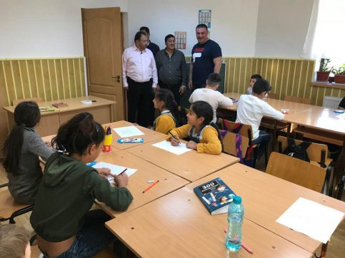 Campania “VREM RESPECT” : Preşedintele Partidei Romilor, Nicolae Păun şi Tudorică Răducanu au mers în comunitatea de romi de la Cojasca