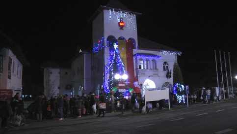 VIDEO. Mersul cu colindul, păstrat cu sfinţenie în comuna dâmbovițeană Voinești