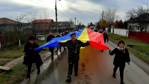VIDEO. 30 de ani de la Revoluția din 1989, ghimpăţenii şi-au comemorat eroul Barbu Petre Marian