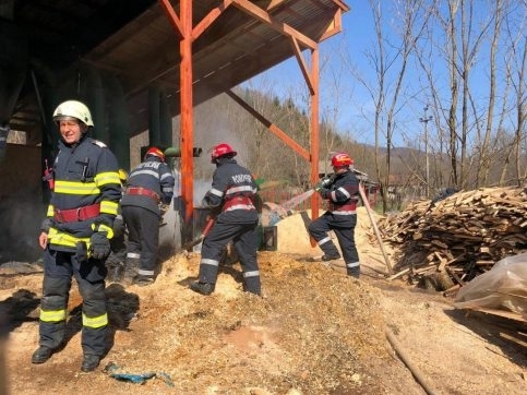 Incendiu la o fabrică de peleți din satul Vulcana de Sus, comuna Vulcana Băi
