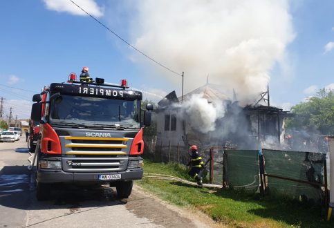 Incendiu la o casă din comuna Brănești