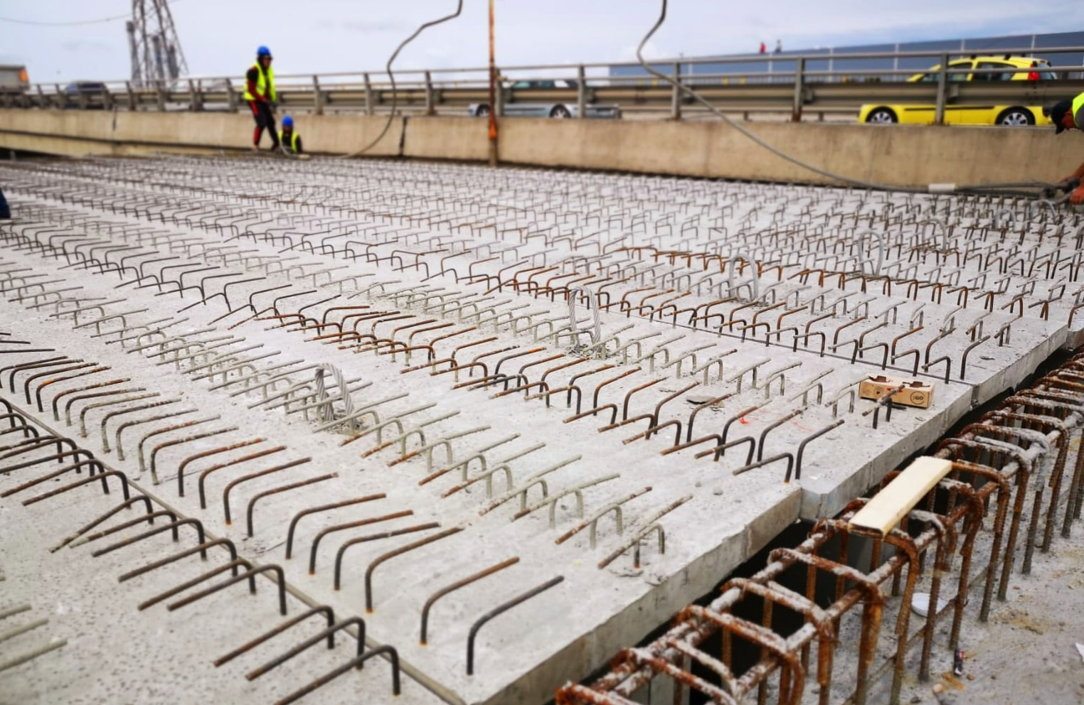 Lucrările  de  modernizare la Centura municipiului Târgoviște sunt în plină desfășurare. Primarul municipiului Târgoviște,Cristian Stan a mers să verifice  lucrările  de pe șantierele ce vizează acest obiectiv de investiție. Se monteză grinzile la pasajul rutier de pe strada Petru Cercel, se lucrează și la podul de la Teiș, pe strada Magriniși pe strada Laminorului