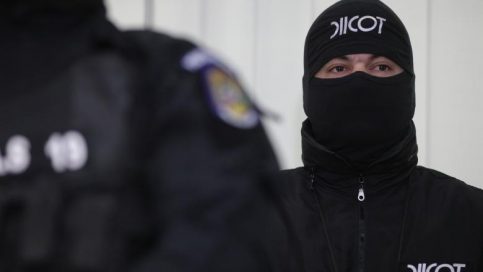 Percheziții DIICOT în Dâmbovița. Grup infracțional organizat, complicitate la proxenetism, spălare a banilor