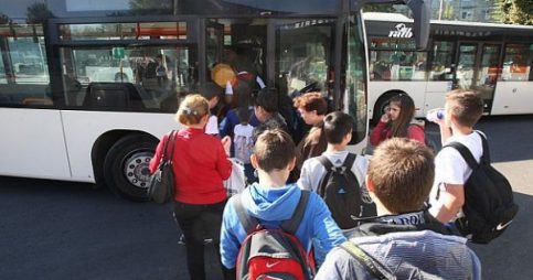 Elevii din România vor beneficia de transport gratuit