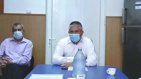Conf.univ.dr.Laurențiu Belușică a fost prezentat de către primarul orașului Găești, Gheorghe Grigore, într-un cadru restrâns cu medicii de la Spitalul Găești, păstrându-se măsurile ce se impun în starea de alertă COVID-19.