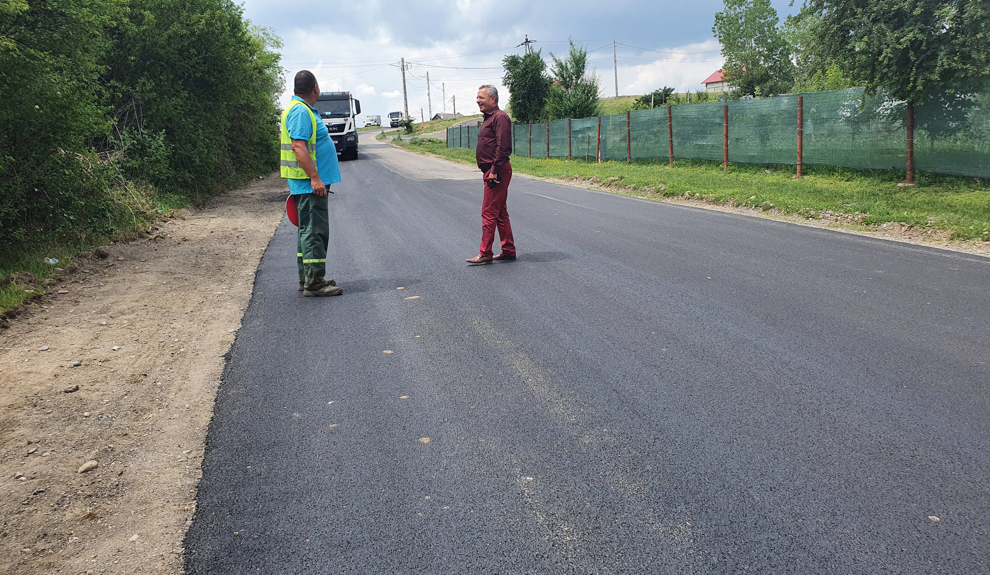 Adminsitraţia locală de la Dragomirești a înțeles că trebuie să ofere locuitorilor confort. Străzi asfaltate, școli și grădinițe moderne, căi de acces moderne -podul ce leagă satele Ungureni-Râncacov-Mogoșești-Geangoești, punte pietonală nouă peste râul Dâmbovița, sat Râncaciov-punct școală, amenajare de trotuare, parc comunal, iluminat stradal modern, servicii comunitare, locuri de joacă și multe alte investiții care au schimbat și vor schimba radical comuna Dragomirești.