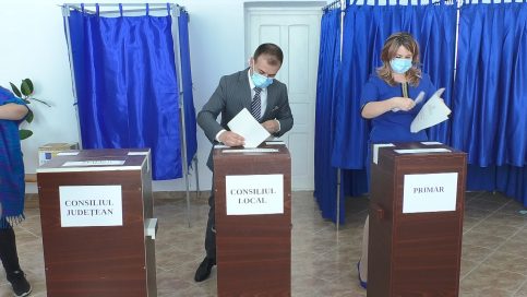 VIDEO.VOT pentru Răzvad: Primarul Emanuel Spătaru a votat pentru CONTINUITATE, pentru comuna Răzvad, o comună în plină dezvoltare și modernizare