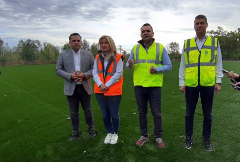 VIDEO. În cel mult trei săptămâni, va fi finalizată baza de antrenament cu gazon sintetic, realizată de Primăria Târgoviște în parteneriat cu FRF