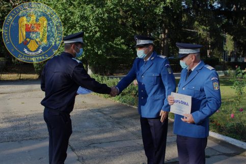 Doi jandarmi dâmbovițeni la finalul mandatului de onoare în instituția “Oamenilor de arme”