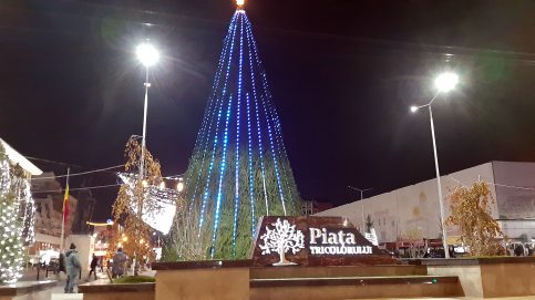 1 Decembrie la Târgoviște: S-au aprins luminițele de sărbători și bradul