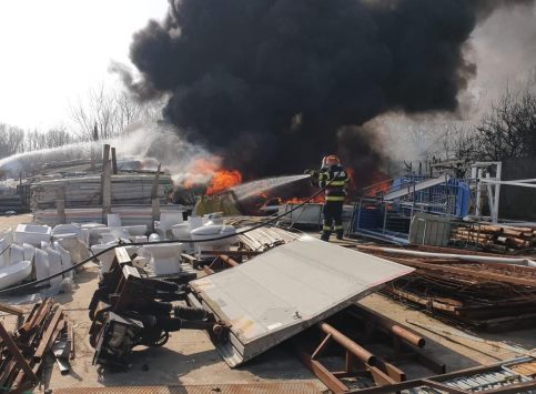 stive de deșeuri plastice