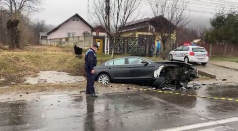 DN 71 - Doicesti - din primele date- coliziune între două autoturisme conduse de doi bărbați de 19 și 59 de ani. 