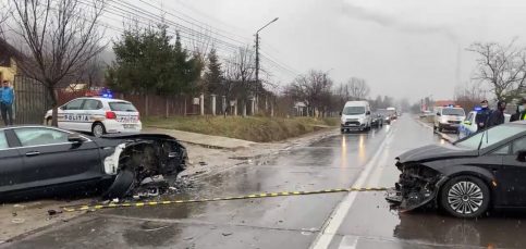 DN 71 - Doicesti - din primele date- coliziune între două autoturisme conduse de doi bărbați de 19 și 59 de ani. 
