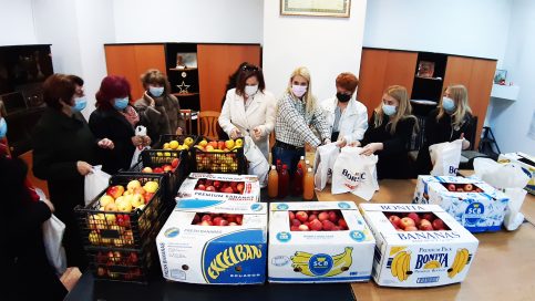 OFSD Târgoviște a transformat Ziua fără cumpărături în Ziua donațiilor de fructe și sucuri naturale de la producătorii autohtoni de pe Valea Dâmboviței, pentru