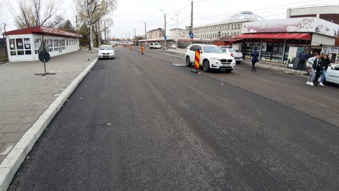 Se lucrează intens pe Strada Gării şi la pasajul din zona Pavcom