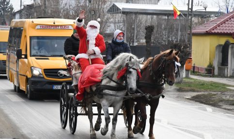 Ho! Ho! Ho! A venit Moşul la copiii din orașul Răcari. VIDEO