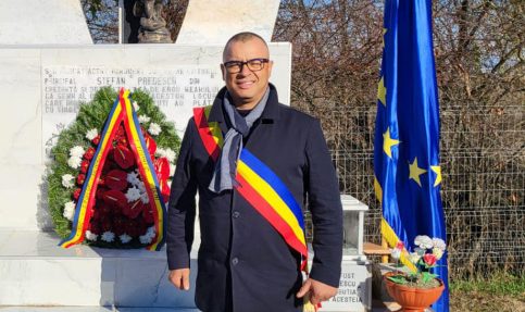 GAFĂ DE PROPORȚII, la al doilea mandat de primar, NU ȘTIE SĂ-ȘI POARTE EȘARFA TRICOLORĂ, semnul distinctiv al primarului