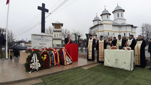 Monument ridicat în memoria celor șapte persoane