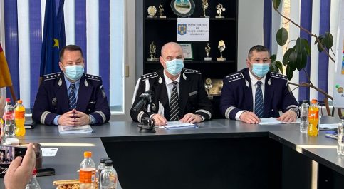 Bilanţul IPJ Dâmbovița pe anul 2021, activitatea Inspectoratului a fost concentrată pe creșterea serviciului polițienesc, gradului de ordine și siguranță publică, dar și pentru promovarea unei politici de transparență în relația cu cetățenii, fiind organizate acțiuni specifice în acest sens.