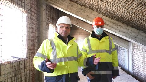 Lucrările de modernizare a arenei „Eugen Popescu” din Târgoviște continuă în ritm susținut, tribuna nouă construită de la zero ca și stadiul de execuție, în perioada imediat se finalizează privind întreaga structură metalică.