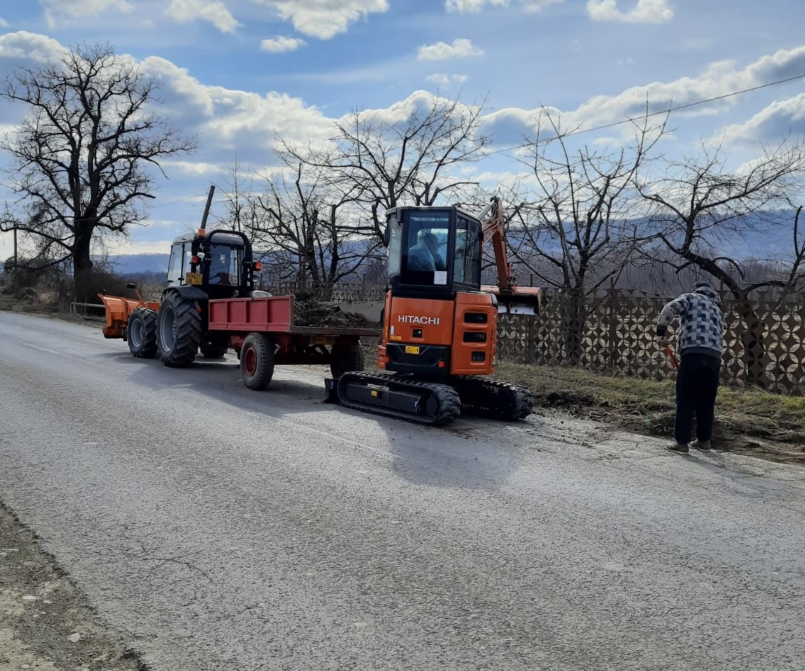 PREMIERĂ în Dâmbovița, are un parc auto de 20 de utilaje la standarde europene, și în curând o spălătorie proprie cu circuit închis