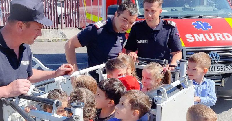 ”Fluturașii zglobii”, POMPIERI pentru câteva ceasuri