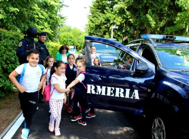 Jandarmeria Dâmbovița și-a deschis porțile cu prilejul Zilei de 1 iunie