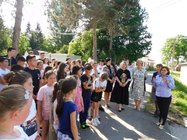 Momente unice pentru 50 de copii din grupul de dansatori ”Cununa Nucetului”, oferite de OFSD Dâmbovița