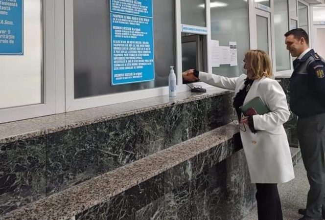 Pe 1 iunie, la Pașapoarte Dâmbovița, două ghișee deschise pentru depunerea cererii de eliberare a pașapoartelor pentru copii, NU ESTE NEVOIE DE PROGRAMARE