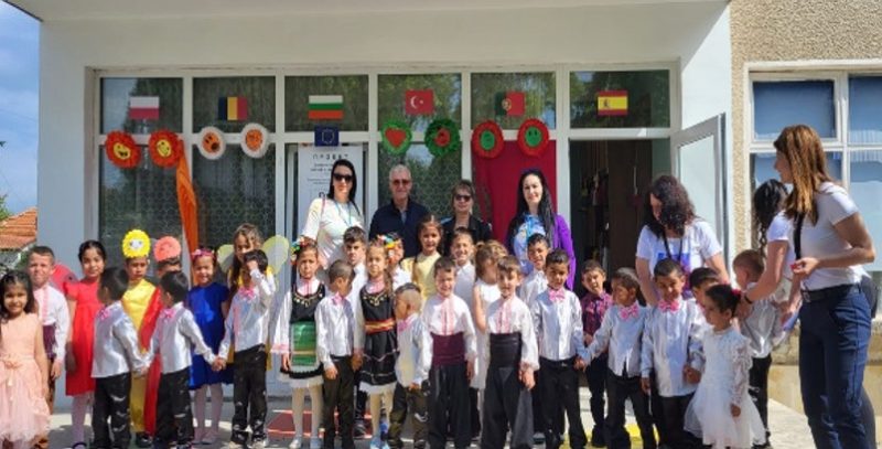 Trei cadre didactice de la Grădinița cu P.P.Rază de Soare- Târgoviște, au participat în Bulgaria, la prima întâlnire din cadrul proiectului Erasmus+ KA 201 Emotional intelligence-feel and act appropriately